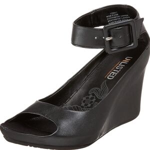 ISO Kenneth Cole Unlisted Women's Web Page Wedge Sandal